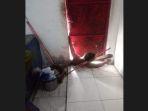 Momen-maling-tertimpa-pintu-besi-milik-korbannya-saat-hendak-mencuri1.jpg