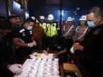 Momen-personel-Ditresnarkoba-Polda-Sumut-merazia-tempat-hiburan-malam.jpg