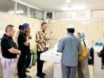 Musa-Rajekshah-berdoa-di-sampaing-jenazah-Syamsul-Arifin.jpg