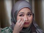 Nathalie-Holscer-menangis-jelaskan-masalah-dengan-Putri-Delina.jpg