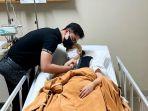 Naufal-Bagikan-Foto-Ibundanya-Venna-Melinda-Terbaring-di-RS.jpg
