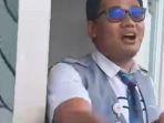 PETUGAS-VIRAL-Tangkapan-layar-petugas-kereta-api-minta-balita-tak-punya-tiket-ditinggal-di-stasiun.jpg