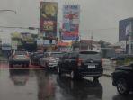 PREDIKSI-CUACA-Sejumlah-kendaraan-roda-empat.jpg