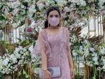 Padahal-hidup-tajir-artis-cantik-ini-justru-pilih-tidur-seranjang-kruntelan-dengan-anak-cucunya.jpg