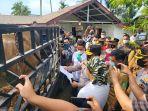 Panca-Putra-Simanjuntak-saat-sidak-ke-peternakan-sapi-milik-warga-di-Kabupaten-Langkat.jpg