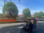 Papan-Bunga-Protes-DPRD-Siantar.jpg