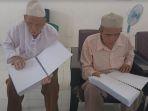 Para-anggota-Pertuni-terlihat-tengah-membaca-Al-Quran-Braile.jpg
