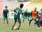 Para-penggawa-PSMS-Medan-mengikuti-latihan-rutin-di-Stadion-Mini-Pancing-Selasa-20122022.jpg