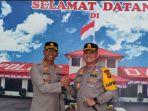 Pejabat-lama-AKBP-Agus-Bahari-saat-bersama-pejabat-yang-baru-AKBP-Faisal-Andri-Pratomo.jpg