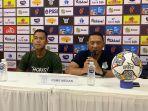 Pelatih-PSMS-Medan-I-Putu-Gede-kanan-didampingi-sang-kapten.jpg