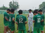 Pelatih-kepala-PSMS-Medan-Nil-Maizar-ketika-memberikan-arahan.jpg