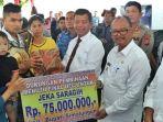 Pemkab-Simalungun-Beri-Uang-Jeka-Saragih.jpg
