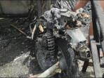 Penampakan-kerangka-sepeda-motor-usai-terbakar-dalam-insiden-kebakaran-Marindal_.jpg
