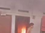 Penampakan-pria-yang-bakar-rumahnya-sendiri-di-Jalan-Mawar.jpg