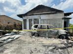 Penampakan-rumah-korban-yang-hangus-terbakar-Senin-27102025-dini-hari_11.jpg