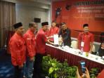 Penyerahan-SK-Pengurus-Pimpinan-DPC-PDIP-kepada-Iman-Irdian-Saragih_1.jpg