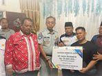 Penyerahan-santunan-Rp-50-juta-untuk-korban-meninggal-dunia-kecelakaan-beruntun-di-Pamatang-Raya.jpg