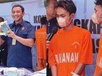 Peretas-handhone-yang-merupakan-ayah-dan-anak-asal-Sumsel-ini-meraup-Rp-15-miliar-per-bulan.jpg