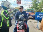 Personel-Satlantas-Polres-Tanah-Karo-bersama-Samsat-Kabanjahe-memberhentikan.jpg