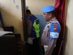 Personil-Bid-Propam-Polda-Sumut-mengawasi-pengambilan-urine.jpg