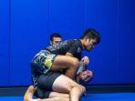 Petarung-asli-Indonesia-Jeka-Saragih_Final-Road-to-UFC.jpg