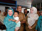 Pj-Bupati-saat-meninjau-ruang-kelas-sd.jpg
