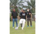 Plt-Ketua-Asprov-PSSI-Sumut-Arya-Sinulingga-membuka-perhelatan-Piala-Suratin.jpg