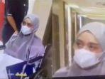 Potret-Lesti-Kejora-yang-tampak-duduk-di-kursi-roda.jpg