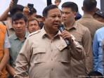 Prabowo-kunjungi-korban-banjir-Aceh.jpg