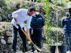Presiden-Jokowi-kegiatan-penanaman-pohon-bersama-masyarakat-di-Desa-Simangulampe.jpg
