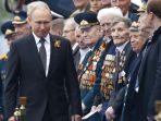 Presiden-Rusia-Vladimir-Putin-saat-menghadiri-parade-militer.jpg