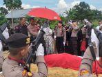 Prosesi-pemakaman-secara-militer-jenazah-Aiptu-Ruslan_Ditusuk-Sangkur.jpg