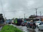 Puluhan-kendaraan-melintasi-jalur-Jalan-Jamin-Ginting.jpg