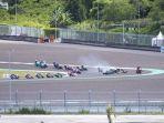 Race-2-WSBK-Mandalika-2023-2-Crash-Terjadi.jpg
