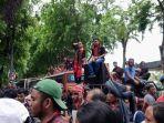 Ratusan-massa-dari-Aliansi-Masyarakat-Adat-Nusantara-AMAN-menggelar-aksi.jpg