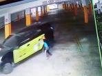 Rekaman-CCTV-bocah-yang-mencoba-mengejar-pelaku-perampasan-ponsel.jpg