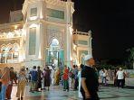 Ribuan-jamaah-memadati-Masjid-Raya-Al-Mashun.jpg