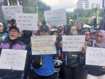 Ribuan-pengemudi-ojek-online-yang-tergabung-dalam-komunitas-URC-Bergerak-menggelar-aksi-damai.jpg