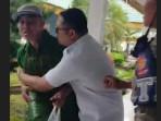 Ridho-saat-dihadang-Kabag-Umum-Pemkab-Langkat-Mahardika-da.jpg