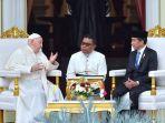 Romo-Markus-Solo-Dampingi-Paus-Fransiskus.jpg