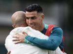 Ronaldo-pelukan-dengan-pelatih.jpg