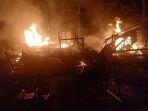 Rumah-Kades-Terbakar-di-Toba.jpg