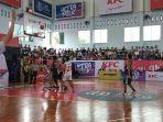 SMA-Methodist-2-Biru-Saat-Melawan-Kingston-School-Putih.jpg