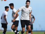 Sandy-walsh-latihan-dengan-timnas.jpg