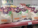 Sejumlah-gula-pasir-tersusun-rapih-di-rak-pasar-swalayan-Medan.jpg
