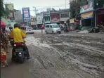 Sejumlah-pengendara-saat-melintasi-Jalan-Sunggal.jpg