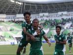 Seleberasi-pesepakbola-PSMS-Medan-Rudiyana-bersama-rekan-setimnya.jpg
