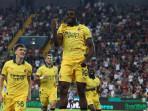 Selebrasi-ac-milan-kuning.jpg