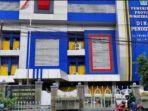 Seorang-pengendara-melintas-di-Kantor-Disdik-Sumut-Jalan-Cik-Ditiro-Medan.jpg