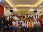 Sesi-foto-bersama-peserta-Health-Talk-di-Gedung-Yayasan-Tio-Ciu_.jpg